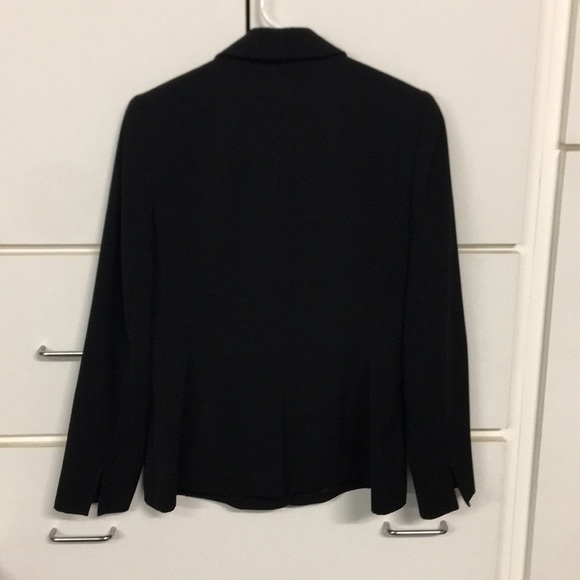 Simple classic jacket - Picture 2 of 3